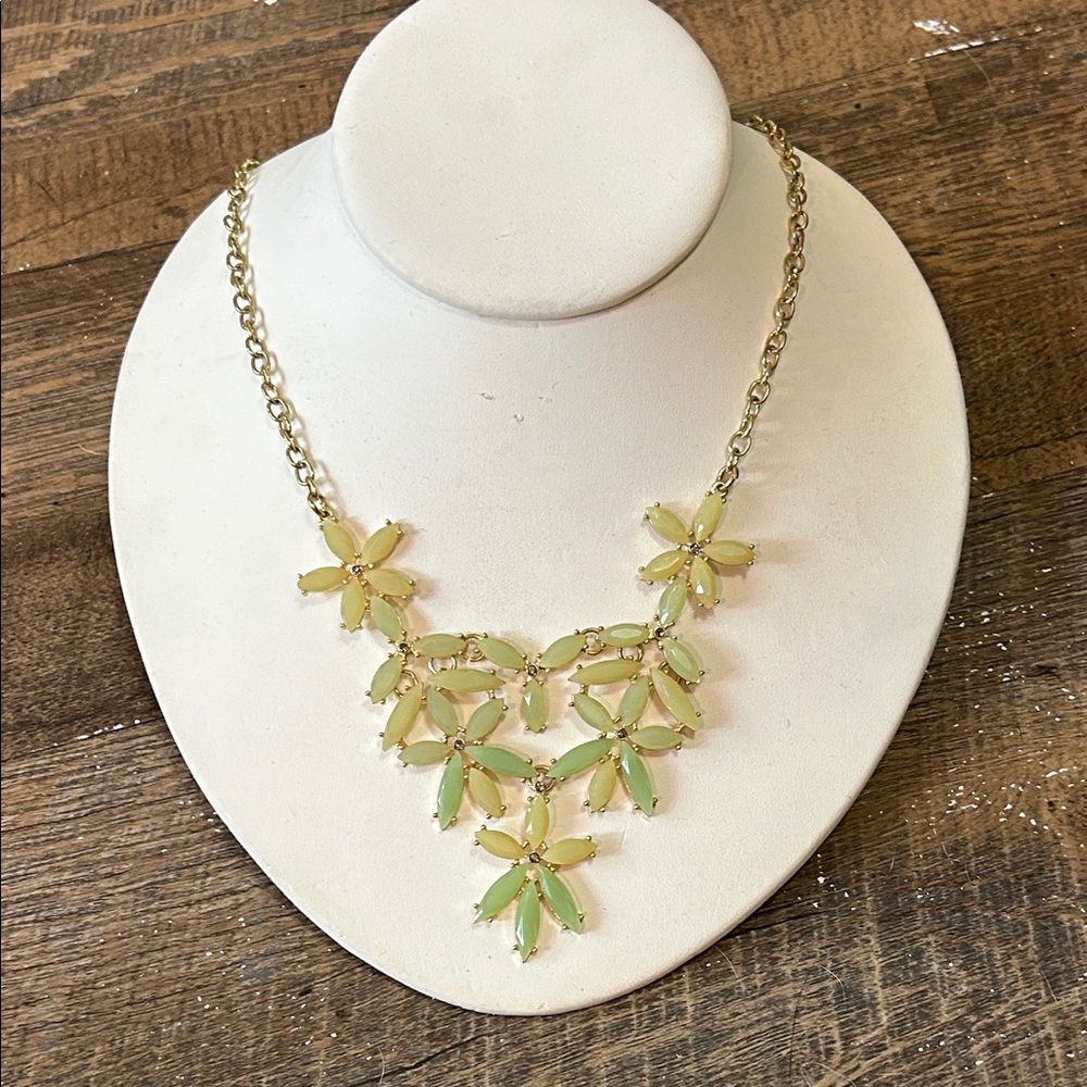 Vintage Mint Green Acrylic Flowers Statment Necklace Gold Tone Chain